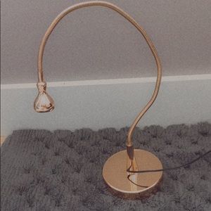 LIKE NEW faux brass gold bendable desk light.
